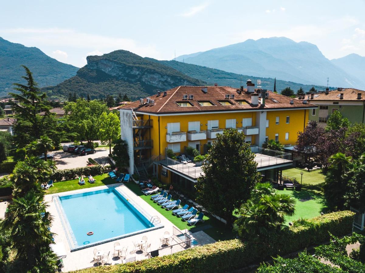 Appartamento Campagnola Mansardato Con Soppalco Riva del Garda Eksteriør bilde