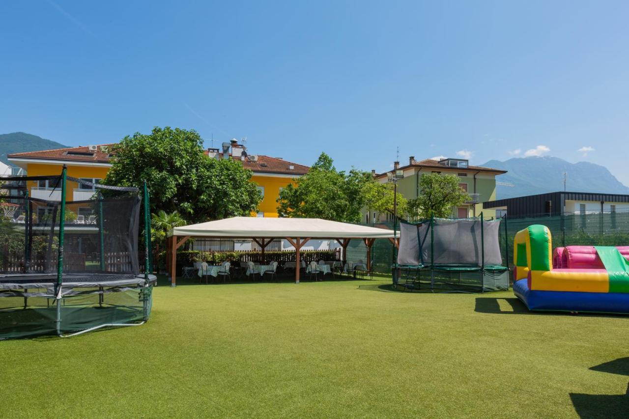 Appartamento Campagnola Mansardato Con Soppalco Riva del Garda Eksteriør bilde